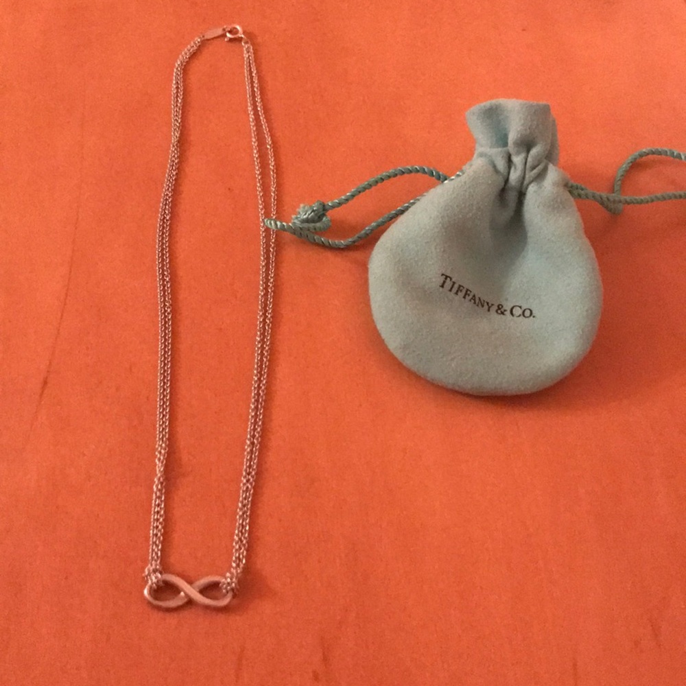 Tiffany&CO Infinity necklace